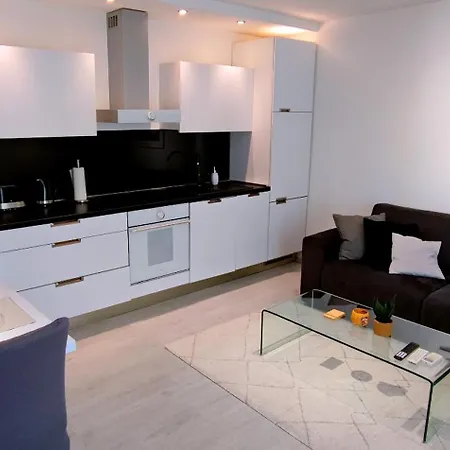 Antinous Apartment Split